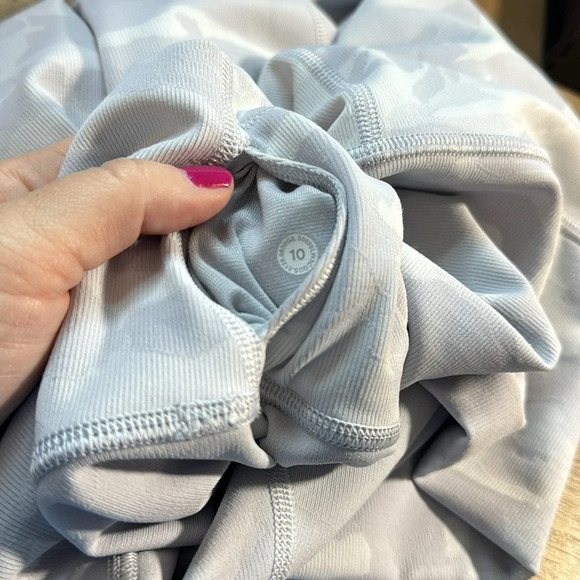 Lululemon Wunder Under Crop (High-Rise) *Luxtreme 21", Incognito Camo, Size 10 - Picture 5 of 6